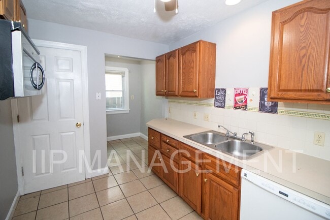 Building Photo - 1294 Winston Rd