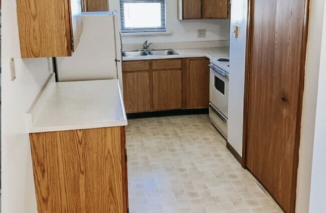 Building Photo - 400 Cadillac St