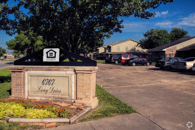 Building Photo - Long Drive Townhomes