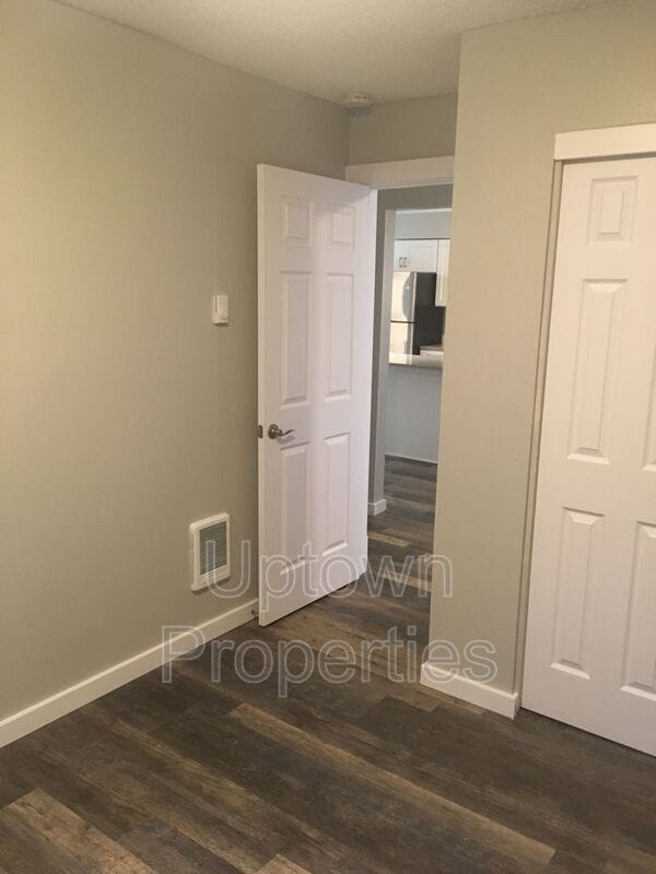 Building Photo - 8020 SW Thorn St