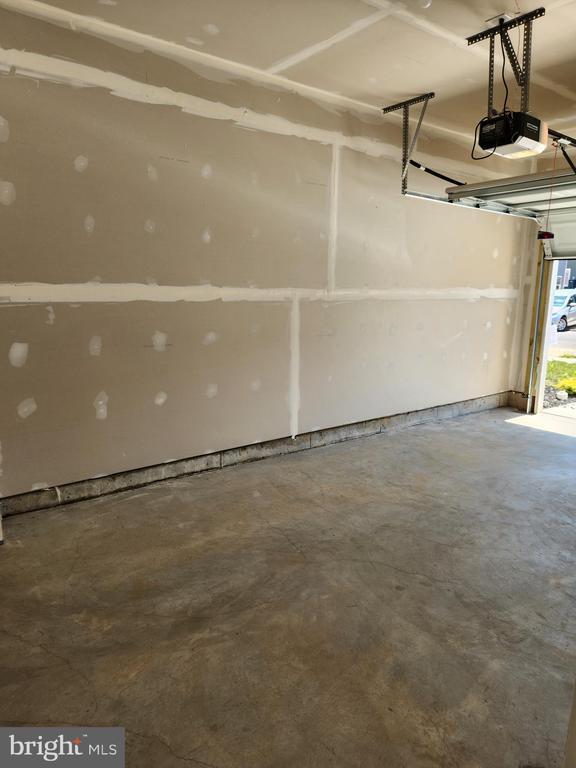 Building Photo - 127 Rae Ct