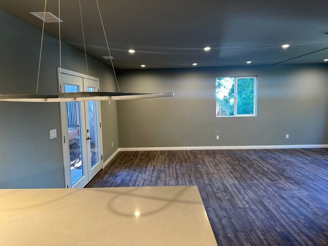 Building Photo - Charming 3 Bedroom 2 bathroom back house in the heart of San Diego's most desirable neighborhoods!