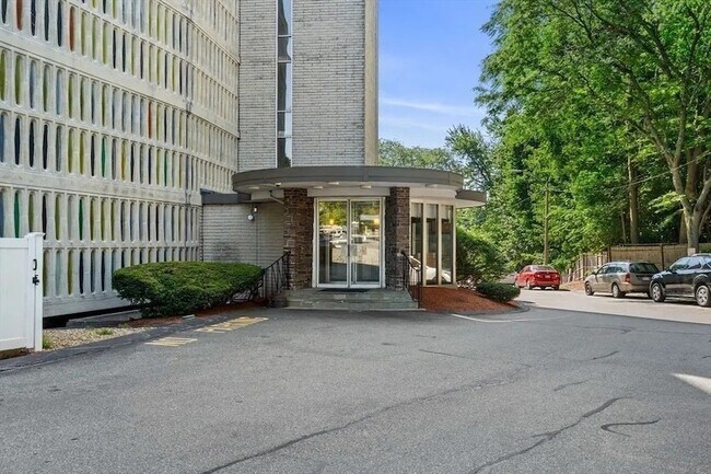 Building Photo - 200 Swanton St