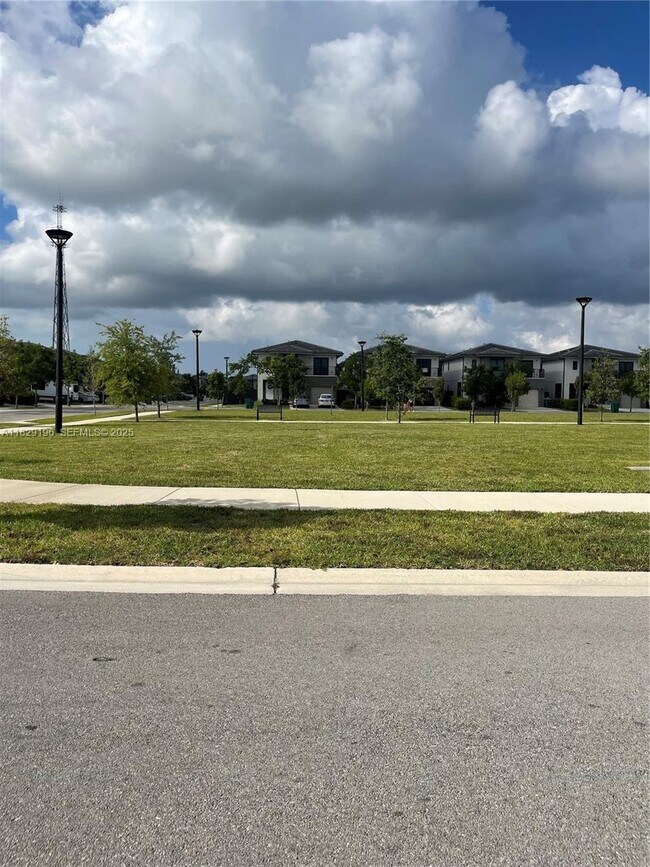 Building Photo - 254 NW 11th Ct