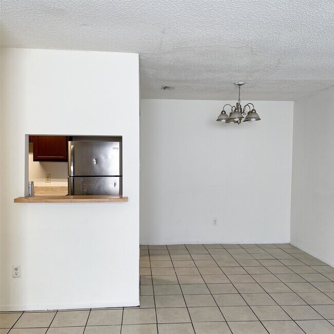 Building Photo - 9495 Pagewood Ln