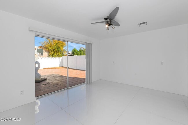 Building Photo - 4222 E Indianola Ave