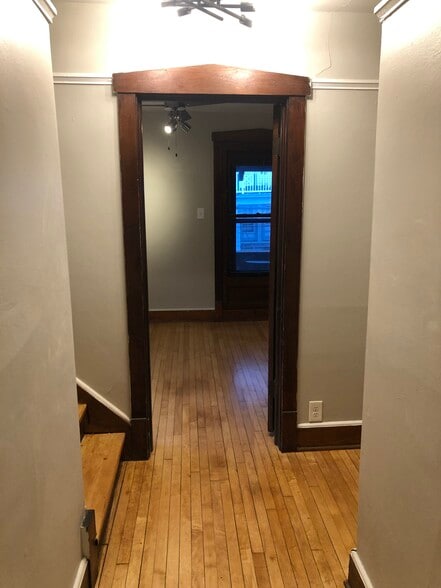 Building Photo - 318 E Deer Pl