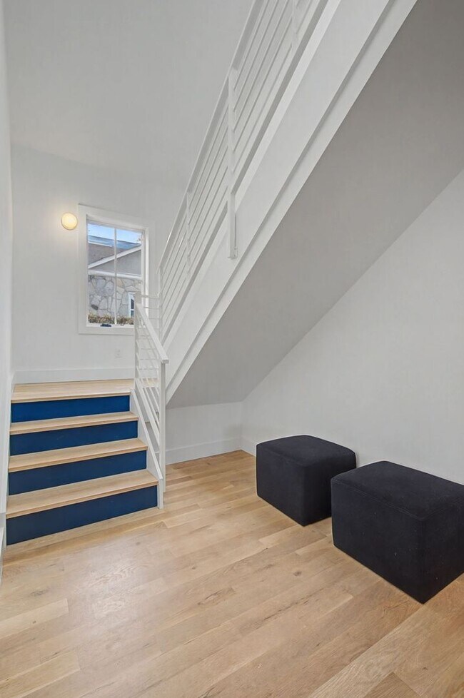 Building Photo - Stunning 5BR/3.5BA historic home located near Hillsboro Village!