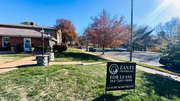 Building Photo - 7042 Jamieson Ave