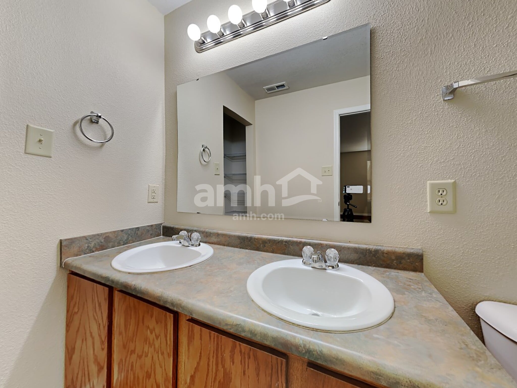 Building Photo - 15424 Gallow Ln