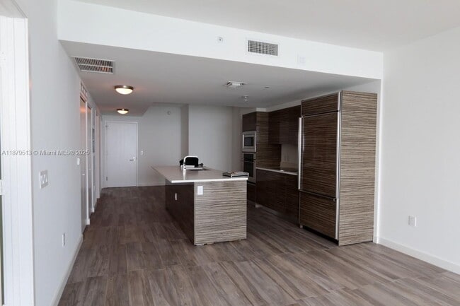 Building Photo - 460 NE 28th St