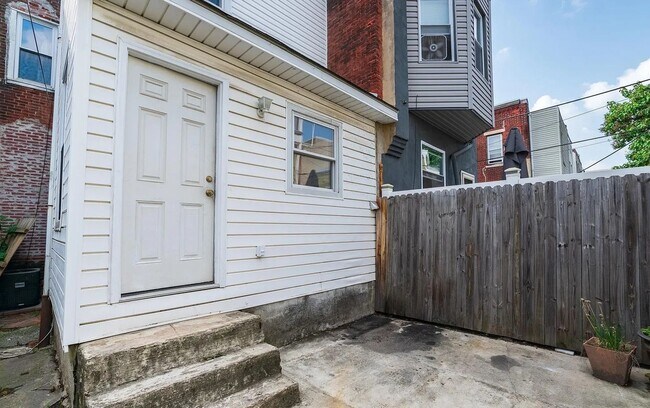 Building Photo - 1247 S 23rd St