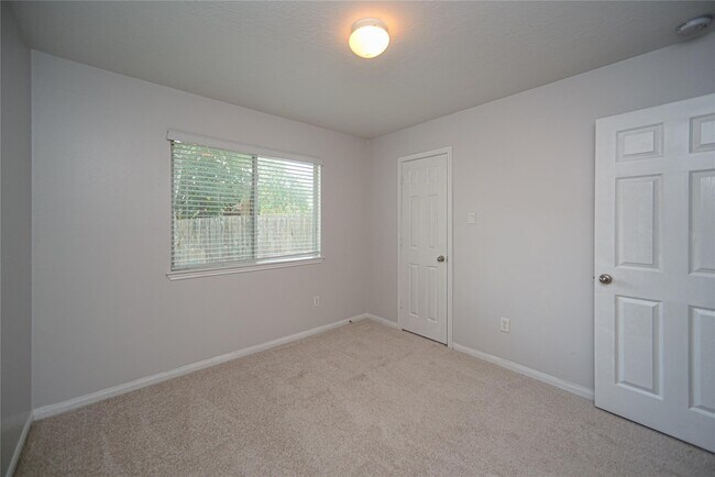 Building Photo - 13205 Enchanted Way Dr
