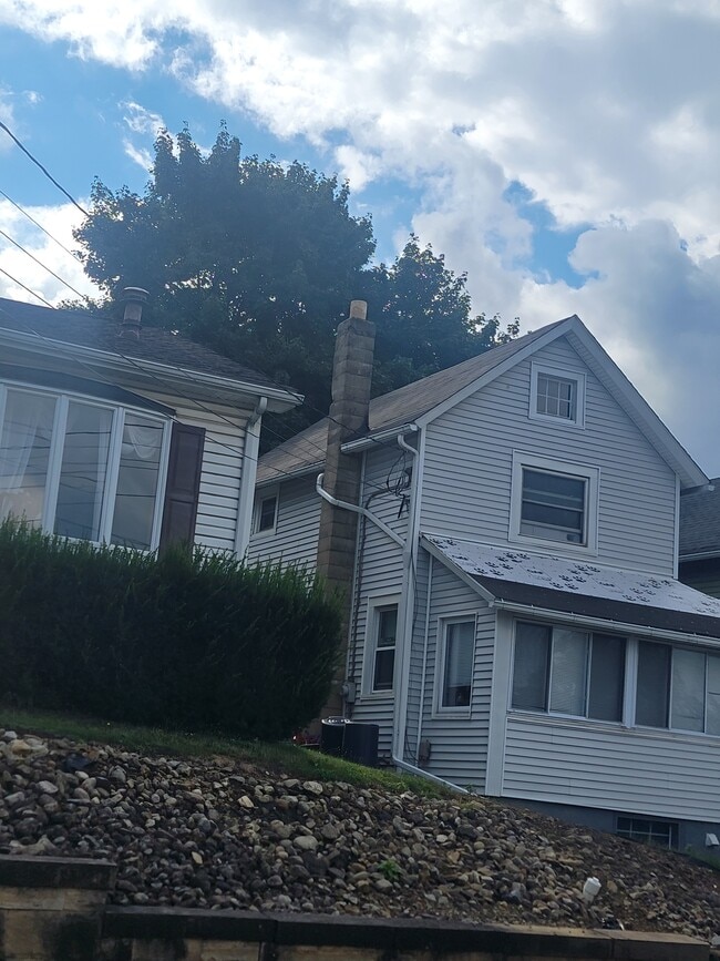 Building Photo - 410 Morton Ave