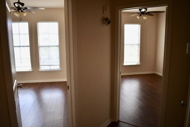 Building Photo - Gardens of Bridgehampton - 3 Bed - 3 Bath - Hardwood Laminate Floors