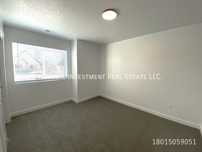 Building Photo - 11541 Engelmann Dr