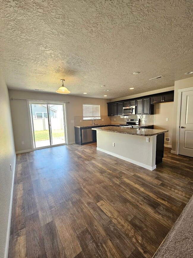 Building Photo - 3 Bedroom 2 Bath Home in Nampa
