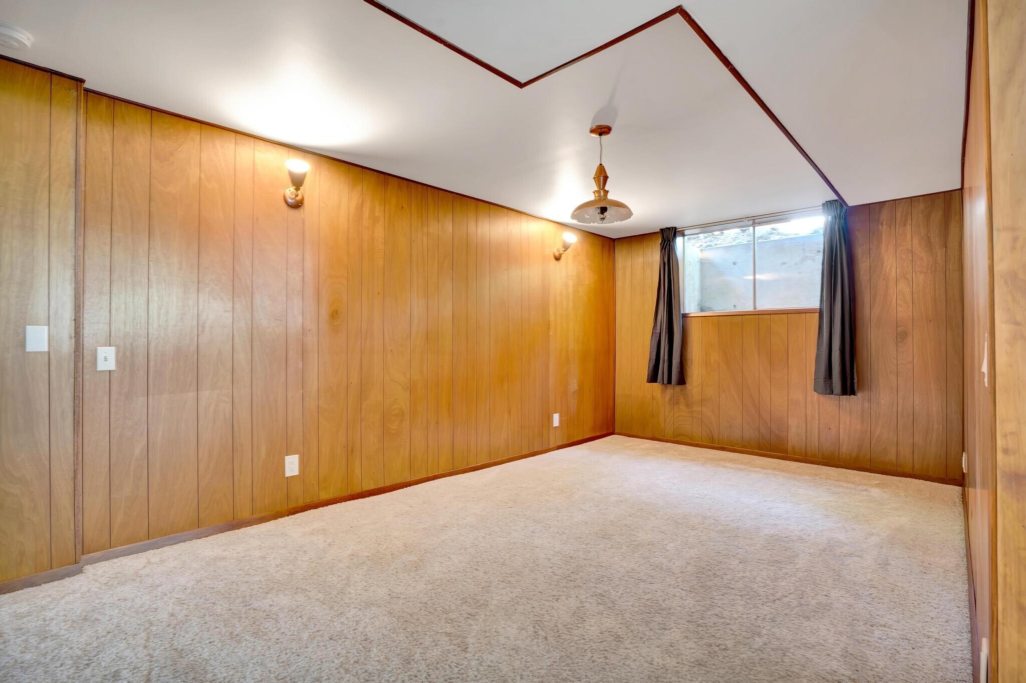 Nonconforming bedroom - 1931 Mapleleaf Ct