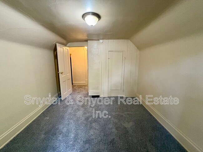 Building Photo - 391 E Voris St