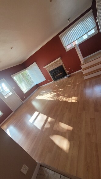 Building Photo - 1560 Highland Blvd