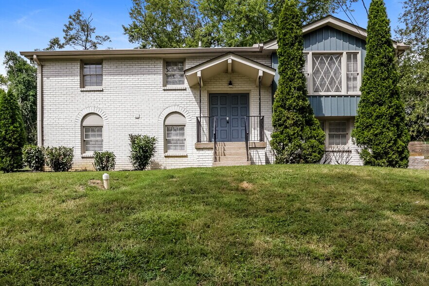 Primary Photo - 121 Lakeside Park Dr