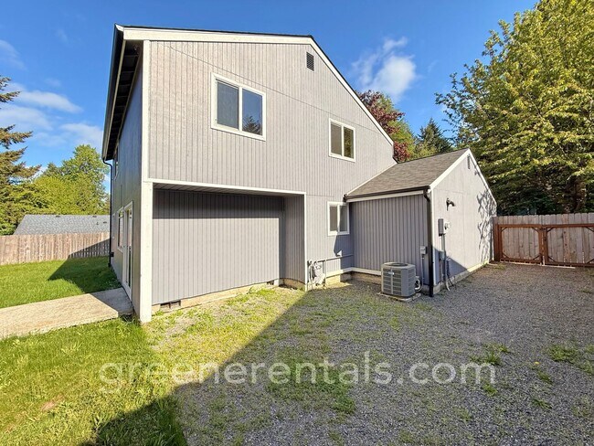 Building Photo - 3BD/1.5BA in Desired West Olympia Location