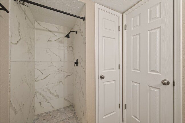 Building Photo - 12239 W Village Dr