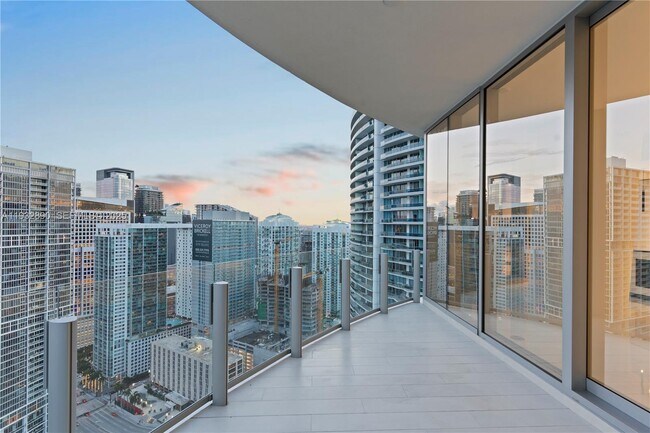 Building Photo - 300 Biscayne Blvd Way