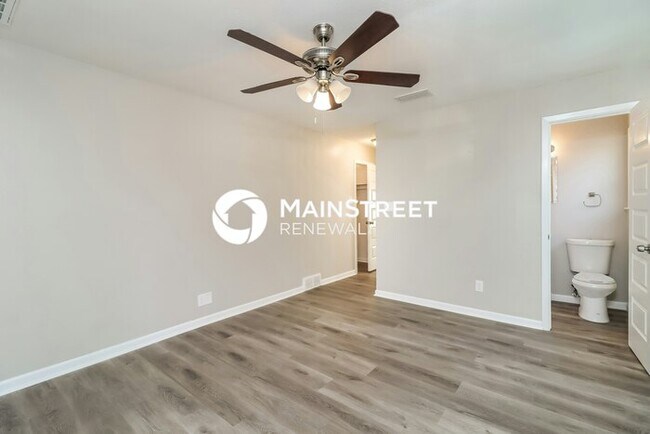 Building Photo - 3 Bedroom Pet-Friendly Home in Fort Worth, TX with Main Street Renewal
