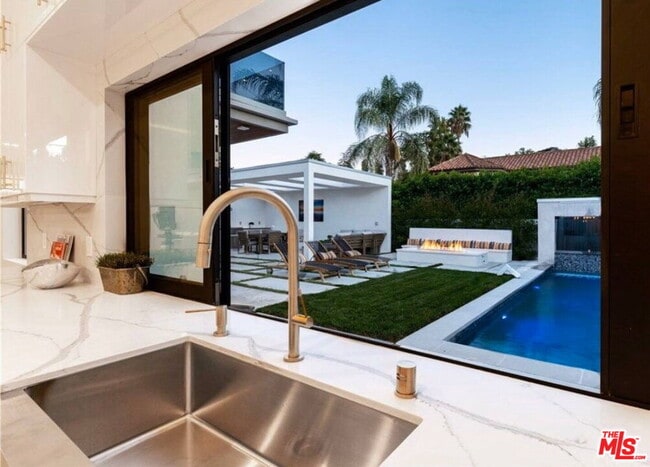 Building Photo - 13812 Cumpston St