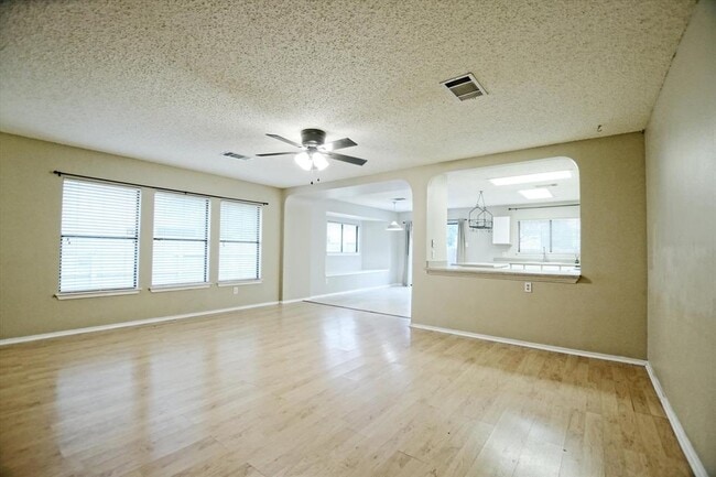 Building Photo - 1353 Lakeside Loop