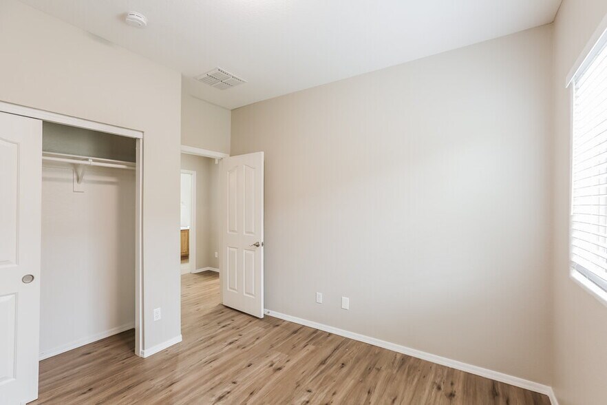 Building Photo - 8470 W Bajada Rd
