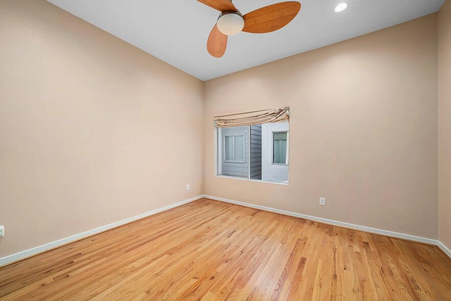 Building Photo - 5710 Winsome Ln