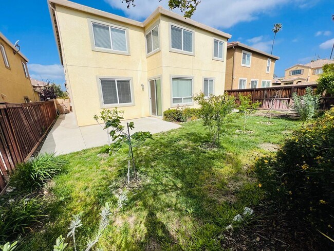 Building Photo - Beautiful 4 Bedroom home
