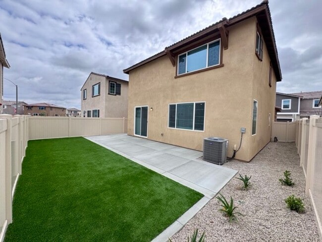 Building Photo - Welcome to Your Brand New 3 Bedroom Solar Home in the Gated Willow Springs Community of Murrieta!