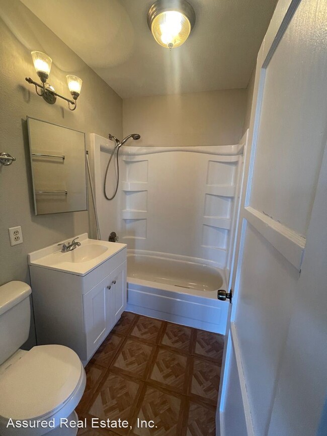 Building Photo - 3 br, 1 bath House - 6 Idaho Way