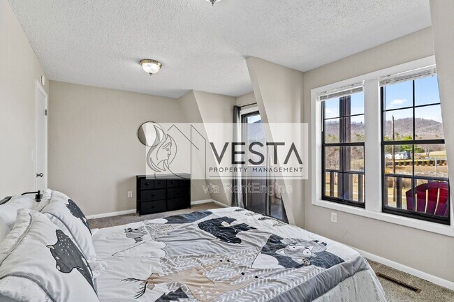 Building Photo - 588 Ray Hill Rd