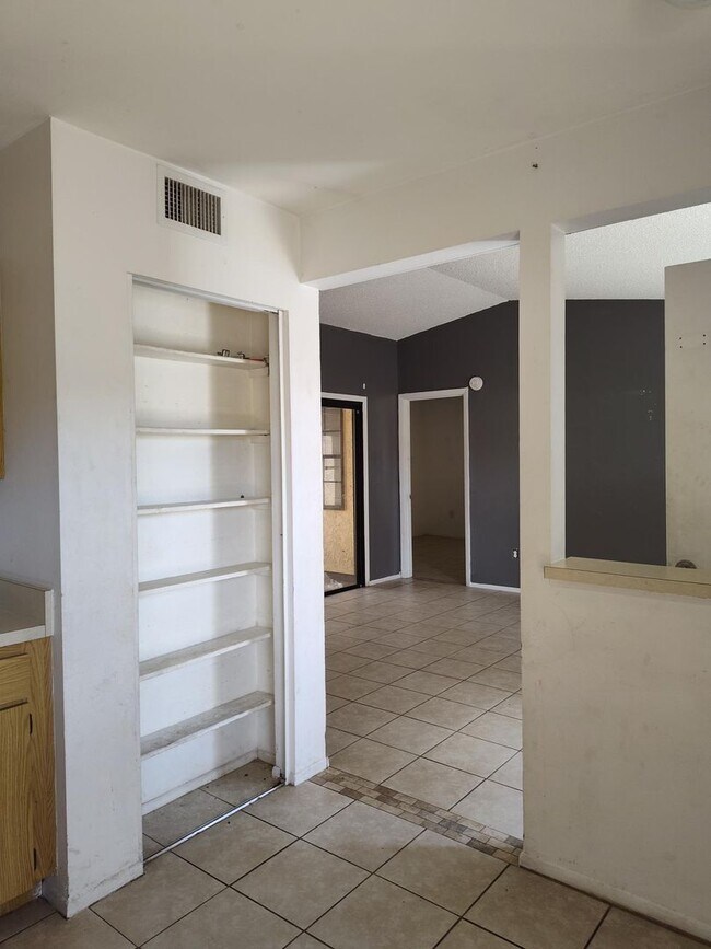 Building Photo - Welcome to Silver Springs Shores–Plaza Rid...