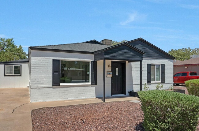 Building Photo - 224 W Glenrosa Ave