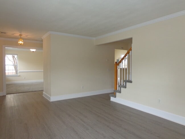 Building Photo - HUNNINGDON COMMONS