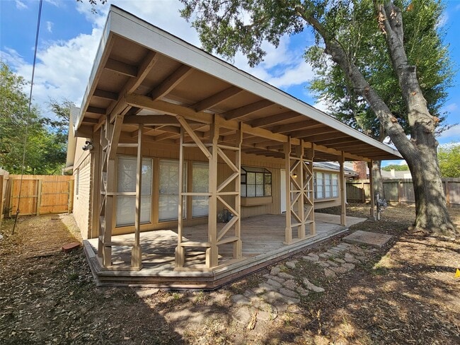 Building Photo - 8314 Streamside Dr