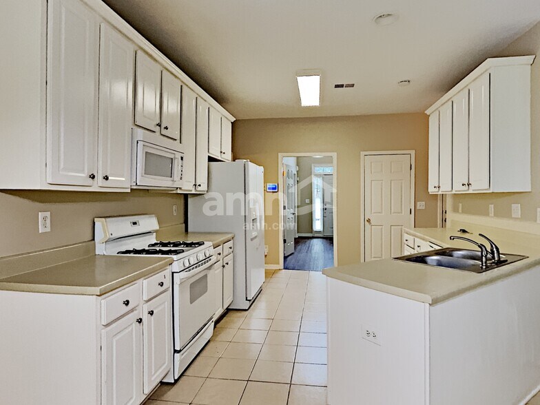 Building Photo - 1664 Crittenden Ln