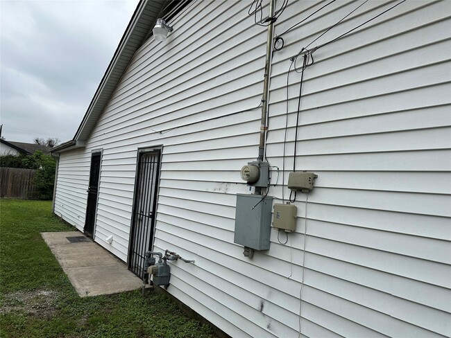 Building Photo - 4214 Gano St