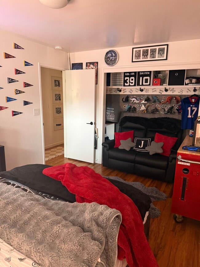 Building Photo - 3136 Hoen Ave