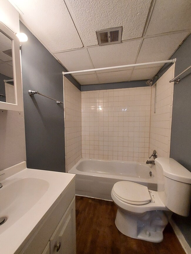 Building Photo - 16 Osage St