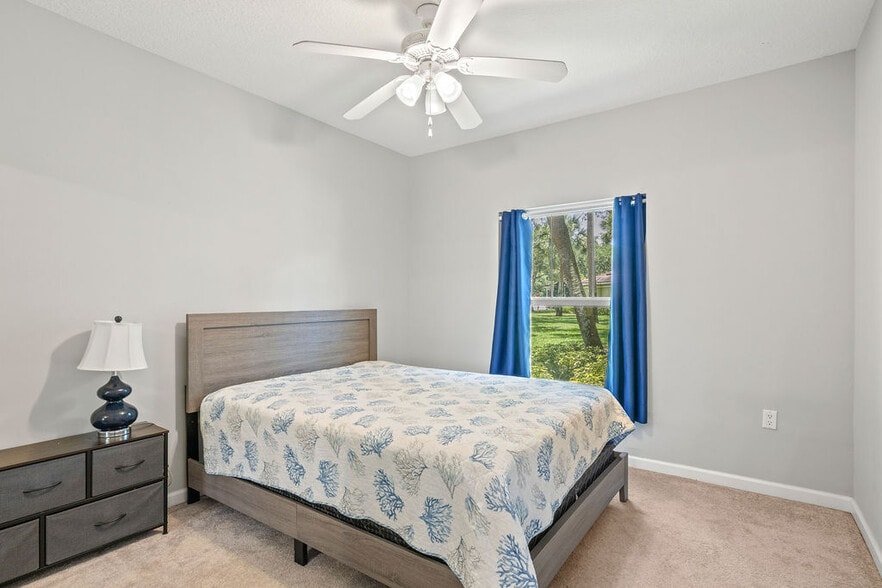 Building Photo - 5060 Fairways Cir