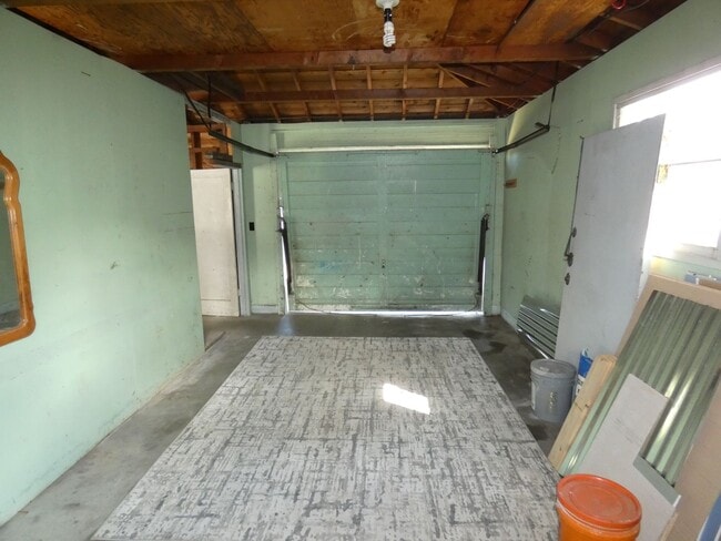 Building Photo - Centrally Charming