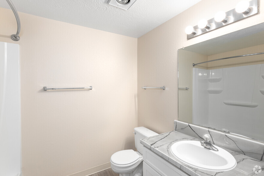 1BR, 1BA - 719SF - Montgomery Court