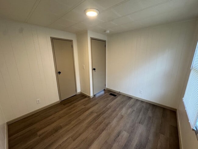 Building Photo - Renovated 3BR Home in Kingsport | Large Kitchen, W/D Included & Deck