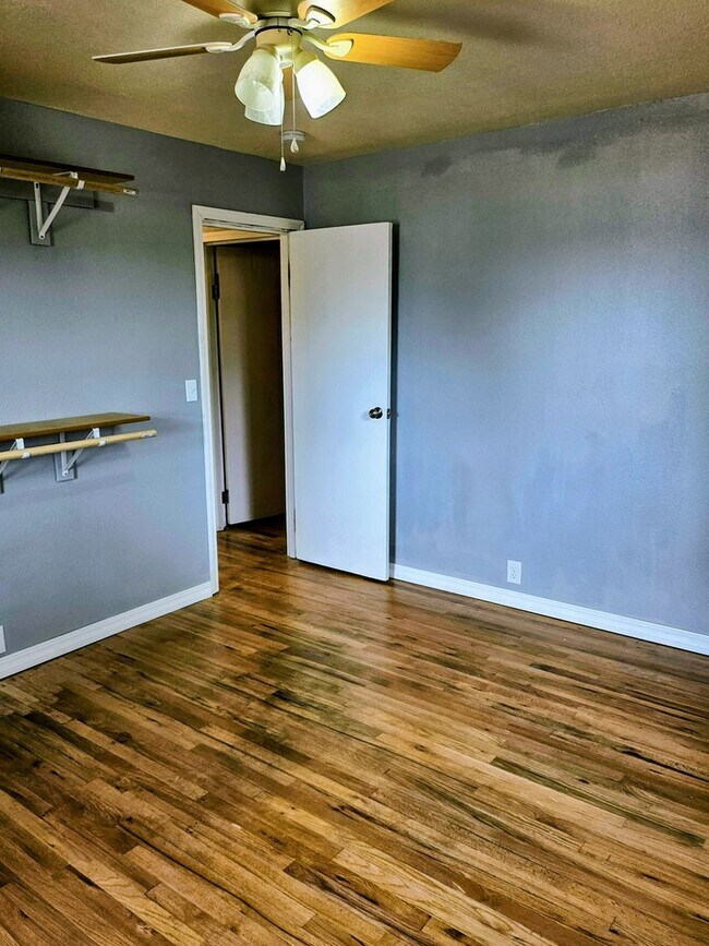 Building Photo - ALL PROSPECTIVE TENANTS MUST SUBMIT A $58 ...